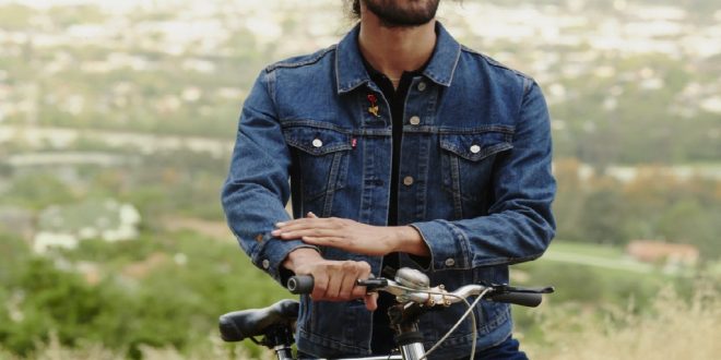 5 Cara Merawat Jaket Jeans Agar Tetap Awet dan Stylish
